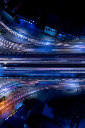 Highway bei Nacht von oben