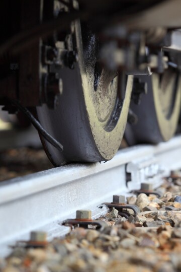 Bahn auf Schiene